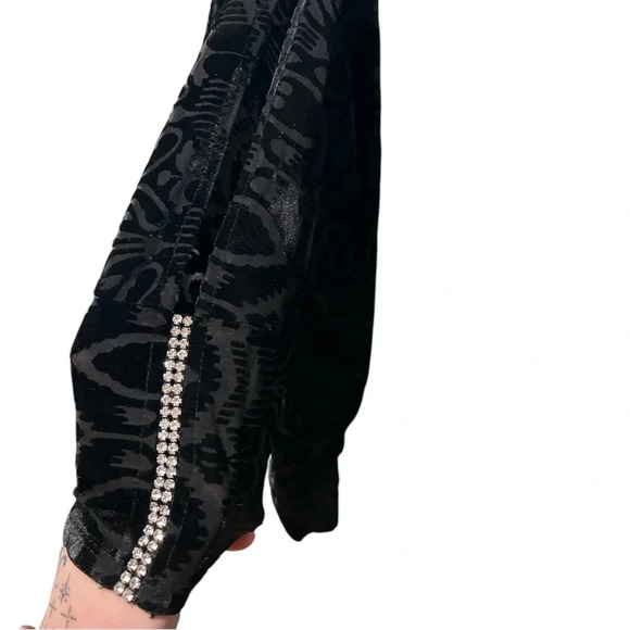 Frank Lyman Black open sleeve with crystals velour dress top, size 6 - Picture 8 of 8